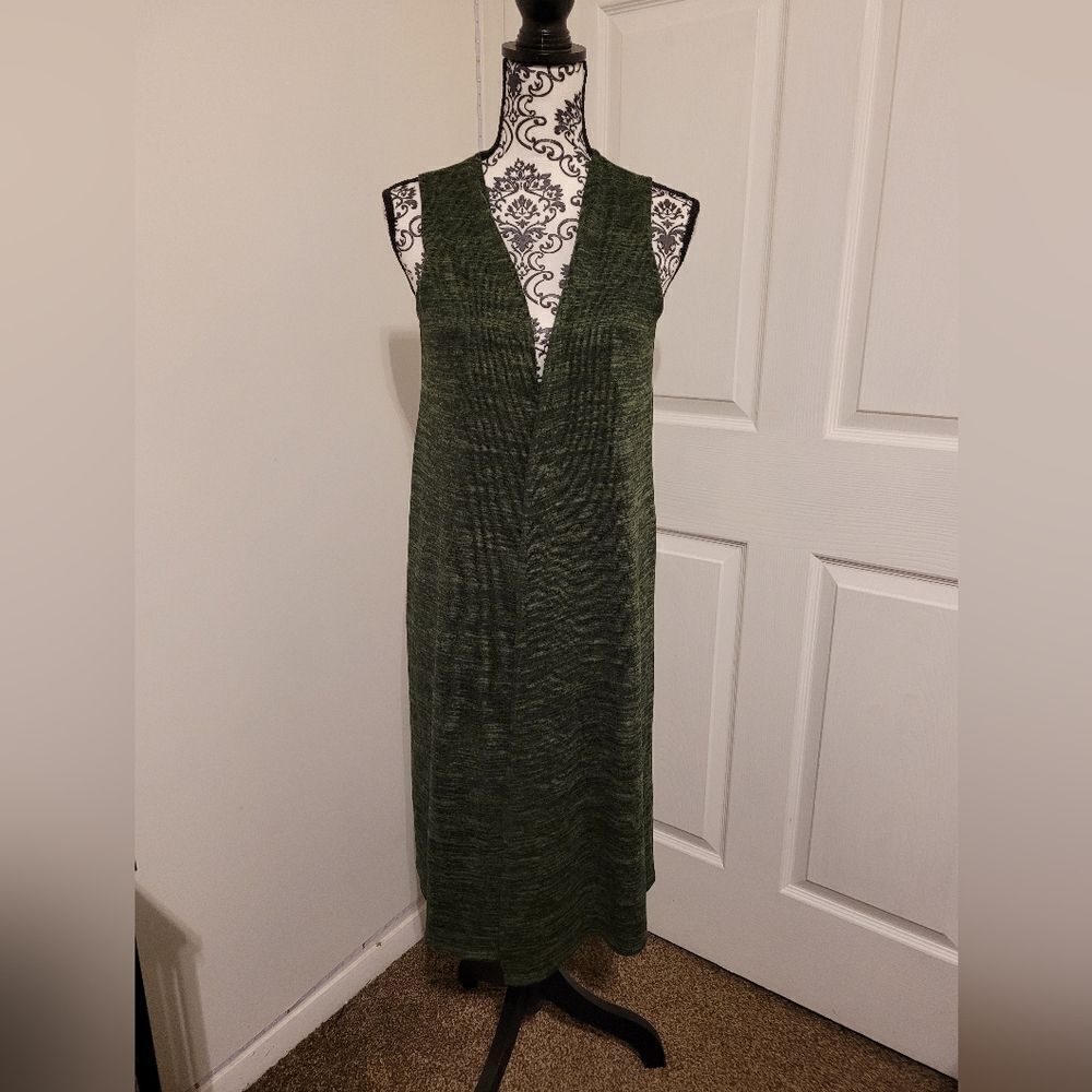 LuLaRoe Green/black heathered sleeveless open‎ vest with split sides